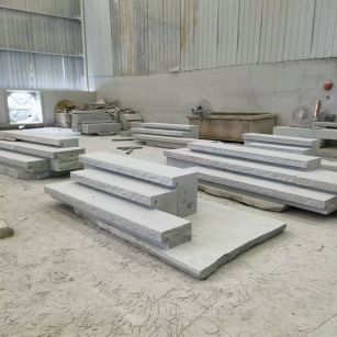 漳州 整石台阶（大面火烧+侧面自然面），出货前厂内拼装