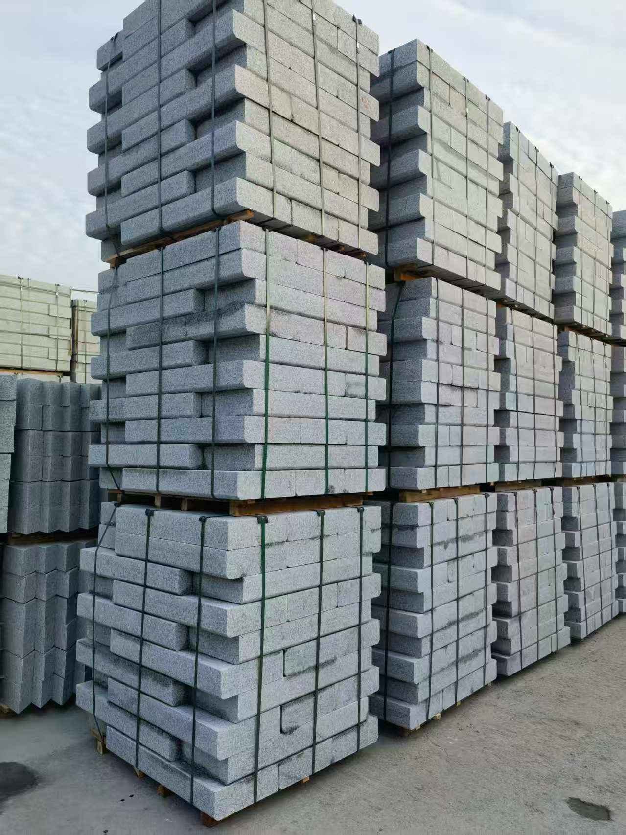 漳州 路沿石（路侧石），颜色一致，尺寸标准