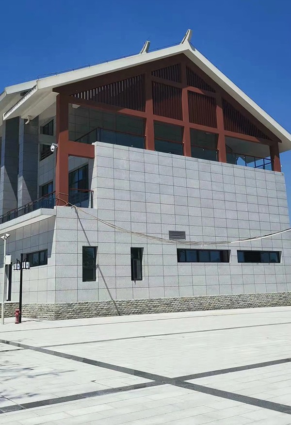 漳州芝麻灰花岗岩在景区地面及墙壁的应用
