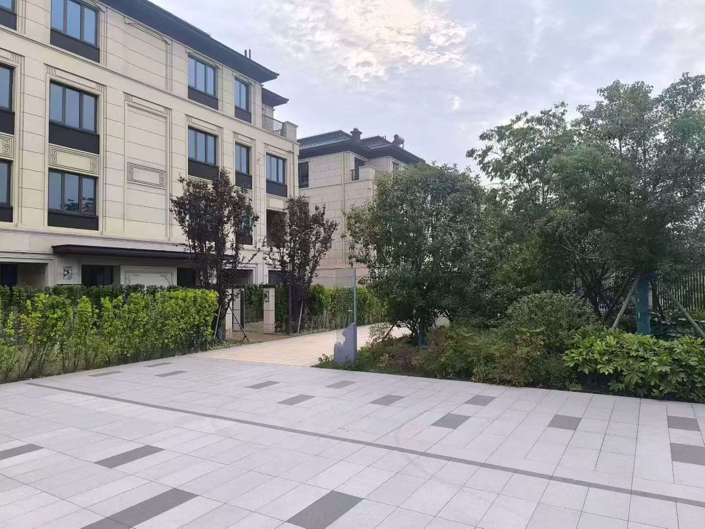 漳州 芝麻白与芝麻白搭配铺装，尺寸1200*600