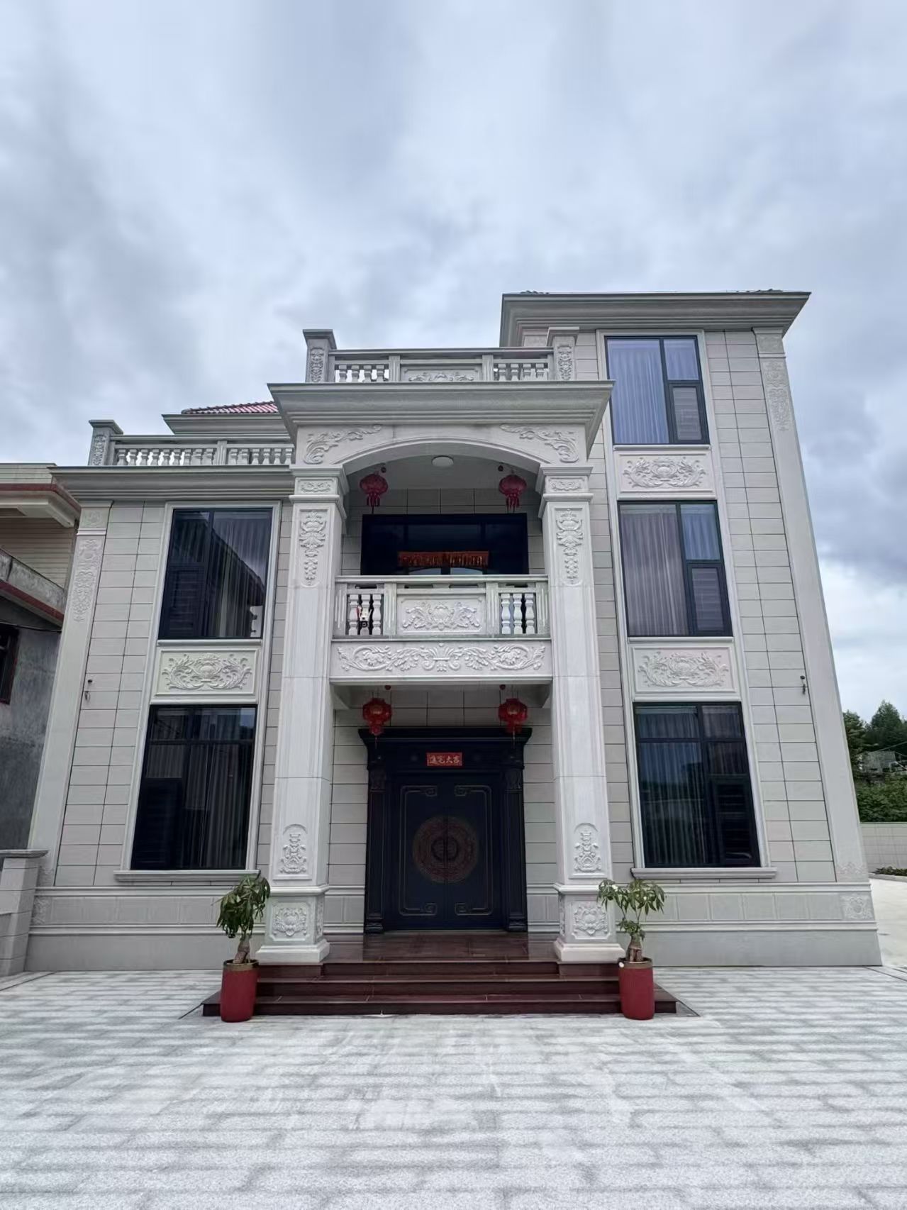 漳州 芝麻白石材别墅干挂案例展示