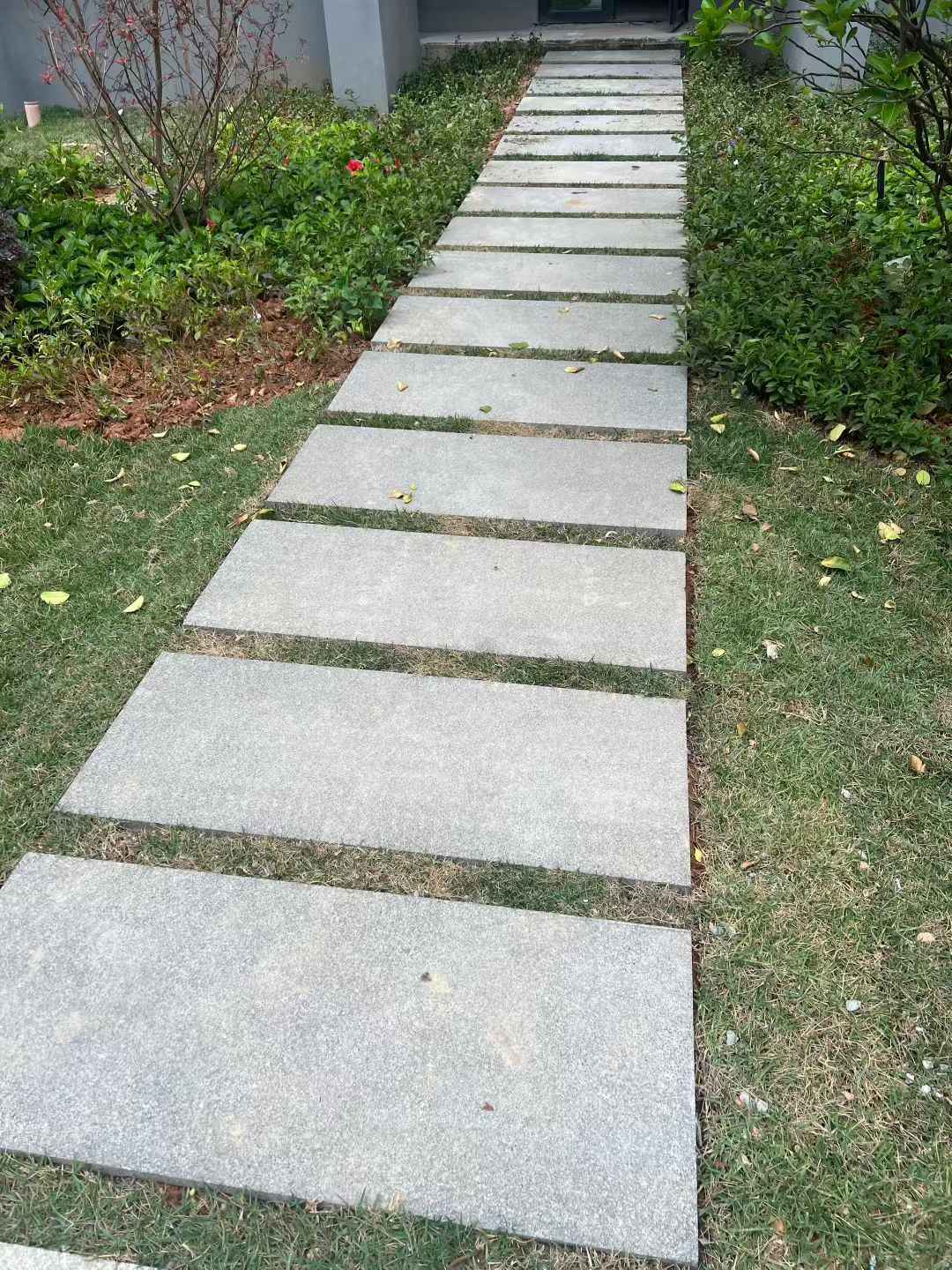 漳州 芝麻黑小区踏步、汀步石铺装效果