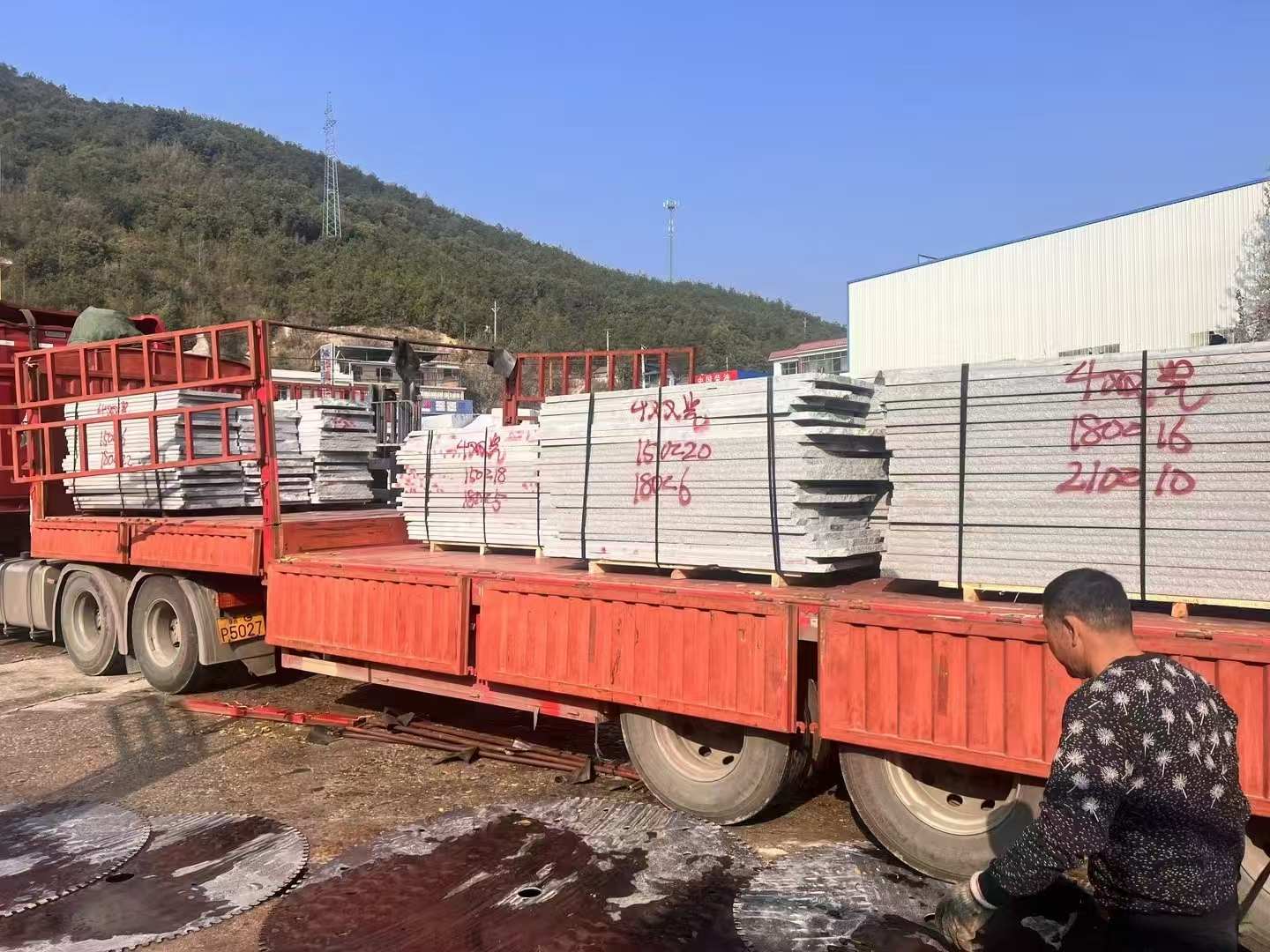 漳州 芝麻灰花岗岩光面毛板出货日常