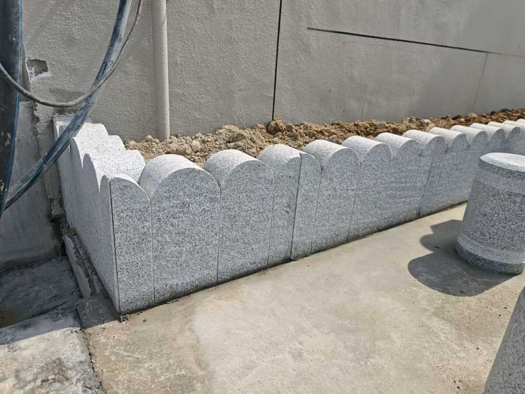 漳州 芝麻白花岗岩花边石铺装效果图